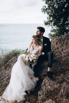 Wedding Photo List, Wedding Ceremony Ideas, Romantic Wedding Photos, Ring Shots, Wedding Scene, Woman Sitting, Foto Poses