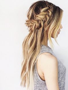 Down Bridesmaid Hair, Half Up Half Down Bridesmaid, Celebrity Beauty Secrets, Girl Braids, Fish Tail, Sienna Miller, Festival Hair