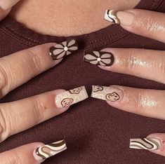 Brown Designs Nails, Brown Nails With Black Tip, Brown Mail Designs, Nails 2023 Trends Brown, Brown Nails Halloween, Gal Nails Ideas, Brown And Cream Nail Designs, Brown Nail Aesthetic, Cute Brown Nail Ideas