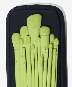 Good Makeup Brushes Set, Green Makeup Brushes, Trending Makeup Products, Aesthetic Makeup Brushes Set, Cute Makeup Brushes Set, Green Makeup Brush Set, Effortless Makeup, Made By Mitchell, Brush Pouch