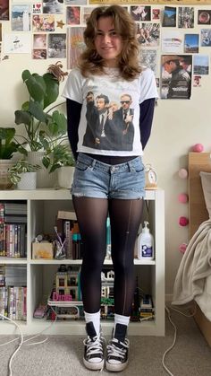 Alison Reynolds Outfit, Fiona Gallagher Inspired Outfits, Concert Indie Outfit, Boots And Fishnets Outfit, The Garden Outfits Band, Indie Hipster Outfits, 2013 Style Outfit, Daria Outfit Aesthetic, 2019 Outfits Aesthetic