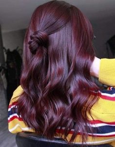 Pelo Color Vino, Dark Hair Color, Wine Hair Color, Rambut Brunette, Red Hair Inspo, Wine Hair, Hair Color Burgundy, Winter Hair Color