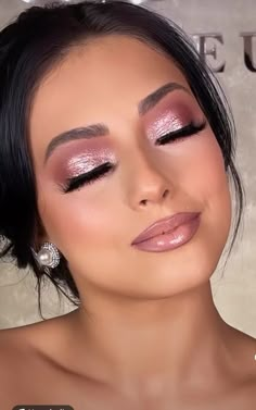 Rose Gold Makeup Looks, Pink Wedding Makeup, Rose Gold Eye Makeup, July Makeup, Maquillage Yeux Cut Crease, Pink Smokey Eye, Pink Eyeshadow Look, Gold Makeup Looks, Wedding Eye Makeup