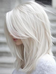 Cool Toned Platinum Blonde Hair, Ice White Hair Icy Blonde Highlights, Platinum Hair Color Ideas Icy Blonde, Ice Color Hair, Fall Icy Blonde Hair Color, White Hair Inspiration, Blonde To White Hair, White Hair Dark Roots, Platinum Blonde Hair Silver