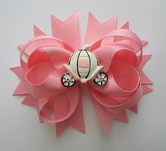 A perfect hair bow for your princess.  It measures approx. 4 inches.  It is on a covered alligator clip. Bow Making Tutorials, Princess Hair Bows, Stacked Hair Bow, Bow Baby Shower, Princess Carriage, Princess Hair, Bow Making, Princess Hairstyles, Hair Scarf