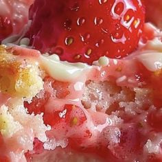 Strawberry Cake Mix Ideas, Strawberry Earthquake Cake, Earthquake Cake Recipe, Restaurant Desserts, Strawberry Dump Cake, Cream Cheese Butter, Homemade Strawberry Cake, Strawberry Dishes