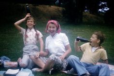 35 Beautiful Photos That Show What Picnics Looked Like in the 1950s35 Beautiful Photos That Show What Picnics Looked Like in the 1950s Frank James, Jamie Lee Curtis, Jesse James, Jamie Lee