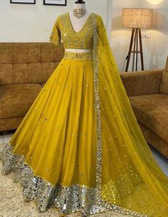 Cocktail Lehenga, Handmade Mirror Work, Wedding Dress Lehenga, Lehenga Pakistani, Dress Lehenga, Lehenga Indian, Function Dresses, Bridal Lehenga Designs, Simple Lehenga