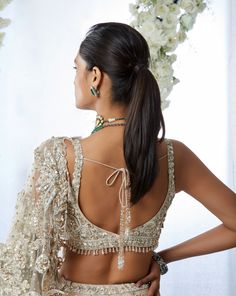 Nude Lehenga, Tuscan Summer, Sweetheart Neck Blouse, Blouse Necklines, Floral Lehenga, Crystal Embroidery, Backless Blouse, Net Saree, Embellished Blouse