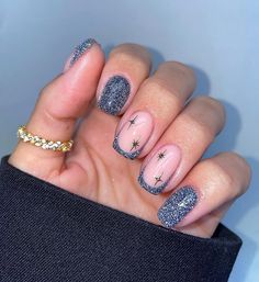 Sparkly Manicure Ideas, January Nails Glitter, Fireworks Nail Design, Classy New Years Nails Short, Sparkling Nail Designs, New Years Nail Ideas Short, New Year’s Eve Nails Short, Celestial Nails Short, New Year Nails Design 2025