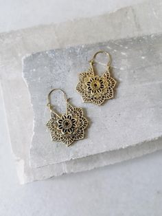 Small earrings made of golden brass. The earrings are decorated with a filigree mandala flower design. The design is on both sides of the earring. Material: Brass Length including pendant: 4 cm Diameter: 3 cm Color gold Weight per earring: 5g Nickel-free and waterproof. The gold earrings come as a pair (2 pieces). They come nicely packaged, so they would certainly make a great gift. Care instructions: You can polish your earrings from time to time with a soft cloth. If they become dull, half a l Bohemian Gold Plug Earrings With Intricate Design, Gold Bohemian Plug Earrings For Festival, Bohemian Brass Drop Flower Earrings, Ornate Brass Earrings For Festival, Ornate Brass Festival Earrings, Festival Filigree Brass Earrings, Festival Brass Filigree Earrings, Brass Filigree Plug Earrings, Bohemian Gold Pierced Flower Earrings