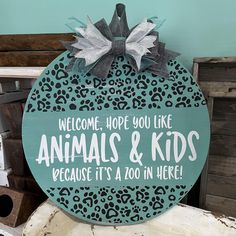 Welcome, Hope You Like Animals & Kids Because It's A Zoo In Here:CIRCLE DOOR HANGER DESIGN - Paisley Grace Makery Outside Door Signs, 12 Inch Wood Circle Signs, Yellowstone Door Hanger, Year Round Door Hanger, Front Door Signs Funny, Cricut Door Signs, Homemade Crafts To Sell, Mason Jar Signs, Wood Circle Door Hanger