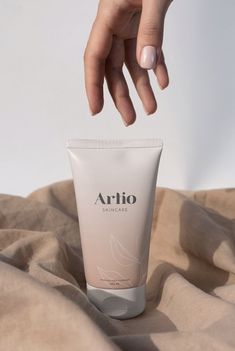 Skin Care Luxury, Skincare Products Photography, Luxury Packaging Design, Hand Photography, Skincare Brands, Skincare Cosmetics, Elegant Branding, Cosmetics Photography, Beauty Products Photography