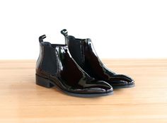 Style: 503-11P-Black Elegant & Unique Shiny Calfskin slip-on Boot from the Carrucci by Maurice collection features a Double Gore for a perfect fit and a clean welt! Cordovan Shoes, Shoe Horn, Slip On Boots, Shoe Tree, Horse Hair, Black 7, Suede Shoes, Shoe Box, New Shoes