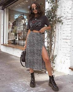 Rok Midi, Edm Festival Outfit, Doc Martens Outfit, Fashion 90s, Foto Tips, Outfit Trends, Festival Looks, A Skirt