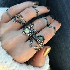 Bohemian Piercings, Thorn Jewelry, Witchy Rings, Bohemian Grunge, Rings Boho, Edgy Jewelry, Bohemian Jewellery, Buying An Engagement Ring, Rings Ideas