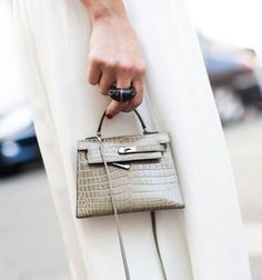 Tas Louis Vuitton, Hermes Kelly Bag, Bag Obsession, Perfect Handbag, Kelly Bag, Hermes Handbags, Hermes Bags, Handbags Online, Mode Inspiration