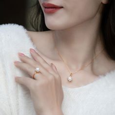 Style: Women Metal Material: S925 Sterling Silver Plated 18K Gold Pearl Type: Uncultured Pearl Color: White Pearl Shape: Round Pearl Diameter: 7.5-8mm Ring Weight: 1.62g Ring Size: Adjustable