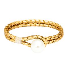 Simple and elegant, our pearl knot bracelet is the perfect accessory for every occasion. Wear it alone or in a stack to make a statement. Product Details: 14mm glass pearl enclosure 14K gold plated brass hardware Hand-crafted braided cord leather Hand wrapped and knotted in Irish waxed linen Wash pearls gently with warm water and soap Made in Rhode Island Gift Box Included Knot Jewelry, Kiel James Patrick, Preppy Jewelry, Cute Ear Piercings, Expensive Jewelry Luxury, Pearl Bracelets, James Patrick, Jewelry Accessories Ideas, Ring Stack