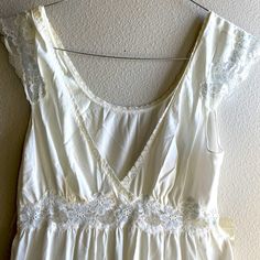 Miss Elaine Nightgowns Small Night Gown With Robe Vintage Floral V-neck Lace Trim Nightgown For Wedding, Summer V-neck Nightgown With Delicate Lace, V-neck Wedding Sleepwear For Summer, Summer Wedding V-neck Sleepwear, Spring Nightgown With Delicate Lace For Loungewear, Summer Nightgown With Delicate Lace For Loungewear, Spring Delicate Lace Nightgown For Loungewear, Summer Delicate Lace Nightgown For Loungewear, White Nightgown For Spring Bedtime