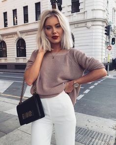 Laura Jade Stone, Backless Sweater, Casual Chic Outfits, Short Blonde, Blonde Bobs, Casual Chic Outfit, Long Bob