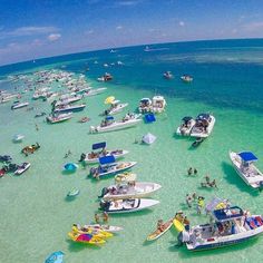 many small boats are in the clear blue water