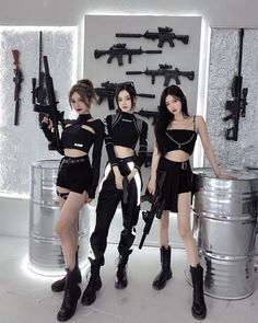 Aesthetic female techwear, #techwearforwomen Female Techwear, Mafia Queen, Techwear Women, E Girl Outfits, Techwear Outfits, Techwear Fashion, Black Outfits, Tomboy Style Outfits, Kpop Fashion Outfits