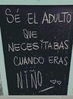 a chalk board with writing on it in spanish