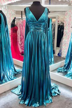 V-Neck Metallic Pleated Malachite Blue Prom Dress with Cape Peacock Clothes, Prom Dress With Cape, Wedding Dress Petticoat, Detachable Wedding Dress, Robes Glamour, Dress With Cape, Blue Prom Dress, Blue Corset, Fantasy Wardrobe