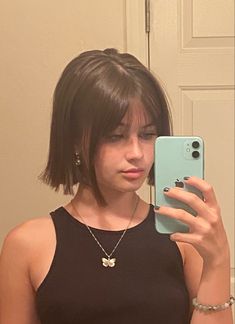 Short Straight Shoulder Length Hair, Short Hair With Wispy Fringe, Fringe For Short Hair, Short Straight Hair With Fringe, Chin Hair Length, Short Wispy Bangs Short Hair, Chin Length Hair With Wispy Bangs, Fringe On Short Hair, Short Hair Above Shoulder Straight