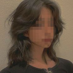 Wolfcut For Medium Length Hair, Short Brown Hair Half Up Half Down, Wolf Cut Aesthetics, Layered Hair Cuts For Medium Hair, Medium Feminine Haircut, Wolfcut With Wavy Hair, Shoulder Length Wolf Cut Wavy Hair, Haircuts For Thick Hair And Round Face, Disconnected Layers Medium