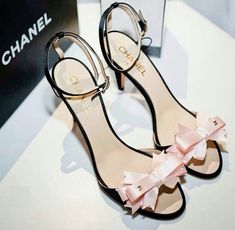 Kasut Kahwin, Kasut Wanita, High Heels Classy, Mode Chanel, Prom Heels, Cute Heels