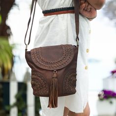 Boho Traveler Crossbody Bag Montipi Bohemian Style Bag, Boho Leather Bags, Boho Wallet, Beach Jewelry Boho, Fringe Handbags, Boho Handbags, Woven Shoes, Boho Chic Jewelry, Boho Purses