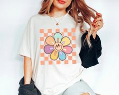 Groovy Daisy Shirt, Retro Shirt, Happy Face Flower Shirt Fun Printed Spring Shirt, Trendy Spring Shirt With Funny Print, Trendy Funny Print Shirt For Spring, Retro Funny Print Shirt For Spring, Retro Shirt With Funny Print For Spring, Groovy Tshirt Design, Stella Character, Groovy Tshirt, Groovy Typography