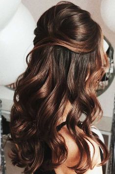 Curls Hair Styles For Wedding, Bump Wedding Hairstyles, Bump Half Up Half Down Hair, Half Up Half Down Bump Hairstyles, Stunning Wedding Hairstyles, Medium Length Curled Hairstyles Half Up, Half Up Bump Hair, Formal Hairstyles For Medium Hair Half Up, Mostly Down Wedding Hair