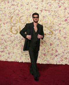 andrew garfield golden globes 2025 Andrew Garfield Golden Globes 2025, Andrew Garfield Red Carpet, Young Andrew Garfield, New Crush, Fit People, Imaginary Boyfriend, Well Dressed Man, Perfect Face, In Love With Him