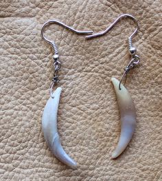 Real red fox canine tooth fang earrings on fish hook ear wires Fang Earring, Fox Teeth, Canine Teeth, Canine Tooth, Claw Earrings, Animal Teeth, Bone Earrings, Winter Jewelry, Bone Jewelry