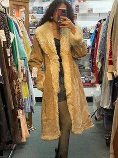 Suede And Fur Jacket, Fur Coat Aesthetic Vintage, Long Jackets Aesthetic, Long Fluffy Jacket Outfit, Long Penny Lane Coat, Fur Lined Trench Coat, Vintage Coat Aesthetic, Long Fur Trim Coat, Fur Trim Trench Coat