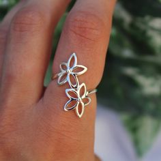 Material: 925 Sterling Silver Size guide included as a photograph  Free UK first class postage  Eco-friendly packaging Based in Dorset, UK Hawaiian Ring, Ring Y2k, Flower Hibiscus, Dorset Uk, Silver Rings For Women, Floral Ring, Eco Friendly Packaging, Rings For Women, 925 Silver Rings