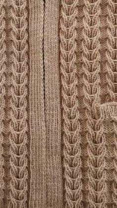 the back side of a sweater with two rows of knits on it and an open zipper