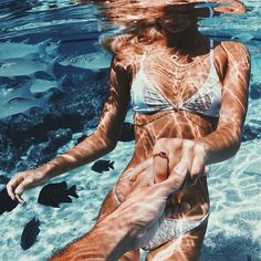 Find More at => http://feedproxy.google.com/~r/amazingoutfits/~3/DppVJv9fVdU/AmazingOutfits.page Jay Alvarrez, Alexis Ren, Malibu Barbie, Underwater Photos, Foto Poses, Under Water, Summer Inspiration