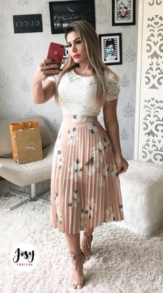 Modest Work Outfits, Long Skirt Outfits, Dress Neck Designs, Fashionista Clothes, Lace Bodycon Dress, Church Outfits, Mode Inspiration, Lace Blouse, Modest Outfits