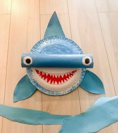 a paper plate shaped like a shark with its mouth wide open and teeth hanging out