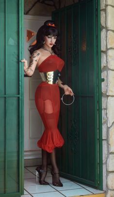 Stile Pin Up, Violet Chachki, Drag Queen Outfits, Hobble Skirt, Elegantes Outfit Frau, Queen Fashion, Mode Inspiration, Short Film