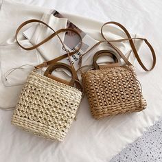 Summer Purses, Straw Tote Bag, Woven Handbags, Straw Handbags, Retro Tops, Handmade Purses, Belt Design, Straw Tote, Strap Design