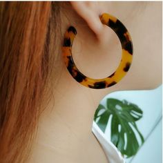 Post back tortoise shell print resin hoops. Not too big, not too small and so light weight you'll forget you're wearing earrings. - Care Instructions: Avoid contact with water, lotion, and perfume. Clean gently with a polishing cloth. Product Specifications: - Elegant and timeless design - Hypoallergenic for sensitive ears - Versatile for any occasion Tortoise Shell Print, Hoop Earring Outfit, Most Comfortable Bra, Shell Print, Geometric Hoop Earrings, Comfortable Bras, Geometric Triangle, Chic Boutique, Tortoise Shell