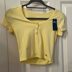 -Pastel Yellow Crop Top From Hollister -Size Small -New With Tags Yellow Tee Outfit, Light Yellow Clothes, Daisy Clothes, Rabbit Alice In Wonderland, White Rabbit Alice In Wonderland, Crop Top Aesthetic, Made Outfits, Wardrobe Aesthetic, Hollister Crop Tops