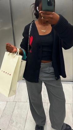 Fall Aesthetic School, School Outfit Black Women, Aesthetic School Outfits, Outfits Lululemon, School Outfits College, Cute Back To School Outfits, Olaplex No 3, Marc Jacobs The Tote Bag, Jw Pei