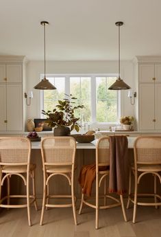 Nancy Meyers Aesthetic, Beige Kitchen Cabinets, Pantry Remodel, Nancy Meyers, Beige Kitchen, Kitchens And Bedrooms, White Countertops, Transitional Kitchen