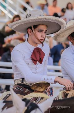 Mexico Game Outfit, Handsome Mexican Men, Charro Outfit For Men, Vaquero Outfit Mexican, Vaquero Outfit, Mexican Cowboys